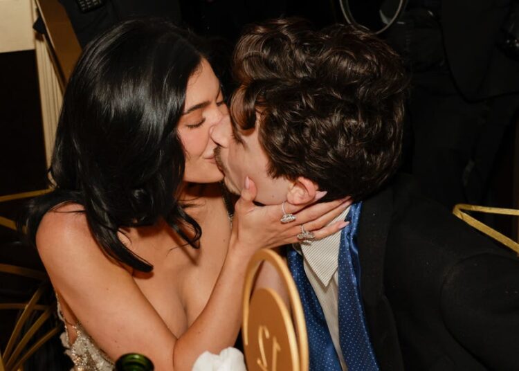 Kylie Jenner and Timothée Chalamet Were Photographed Kissing on a L.A. Pizza Date