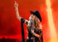 Lainey Wilson Treats New Zealand Fans with Performance of New Song ‘Can’t Sit Still’