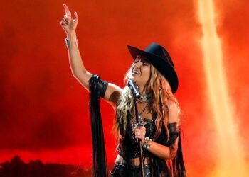 Lainey Wilson Treats New Zealand Fans with Performance of New Song ‘Can’t Sit Still’