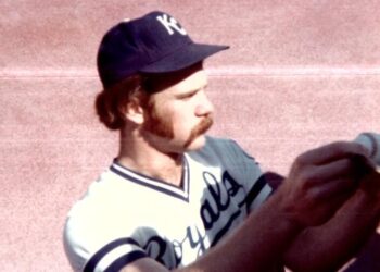 Looking back at the career of Dennis Leonard