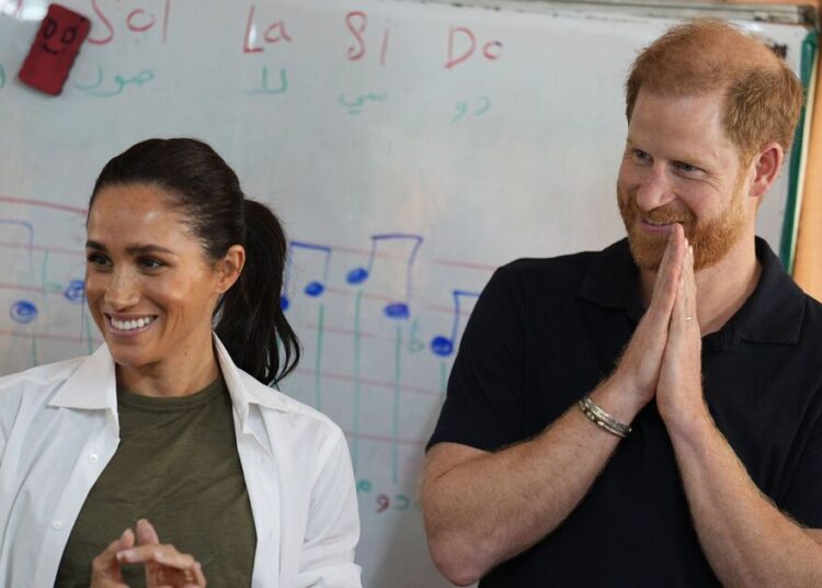 Meghan Markle changes into khaki green outfit on visit to refugee camp | Royal | News