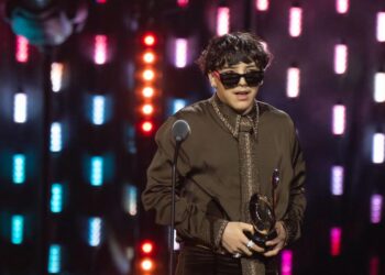 Mexican artist Xavi dedicates award to immigrants | Entertainment