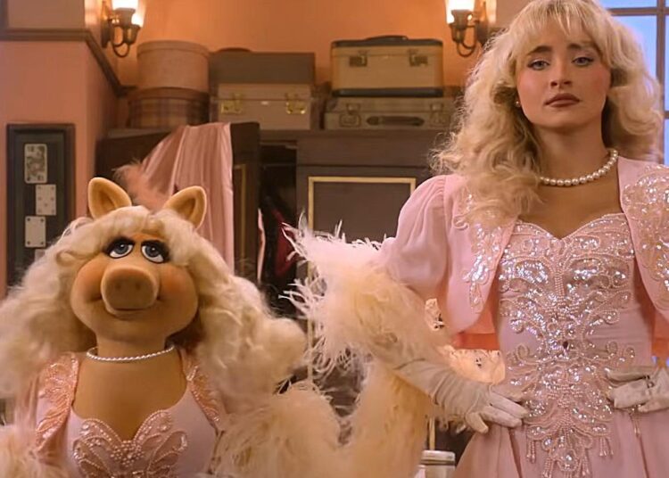 Miss Piggy and Sabrina Carpenter in 2026's 'The Muppet Show' on Disney+ Disney+