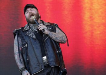 NFL fans take swipe at Jelly Roll after Teddy Swims' performance - Celebrity News - Entertainment