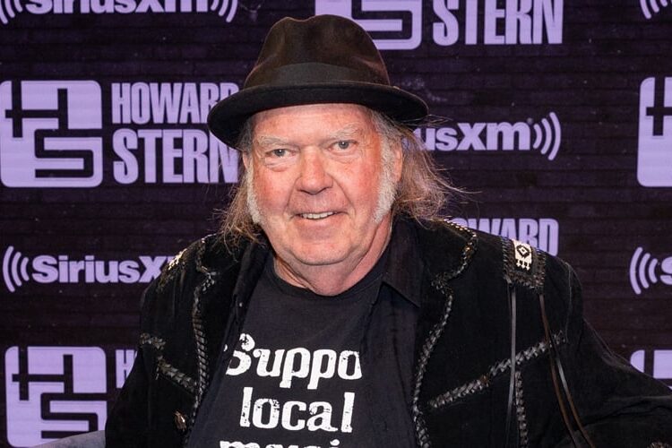 Neil Young Cancels His Tour in Heartfelt Apology to Fans, Says It’s ‘Not the Time’ | Music, neil young | Celebrity News and Gossip | Entertainment, Photos and Videos