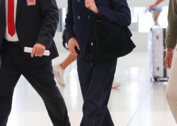 Nicole Kidman leaves Sydney after a short visit.