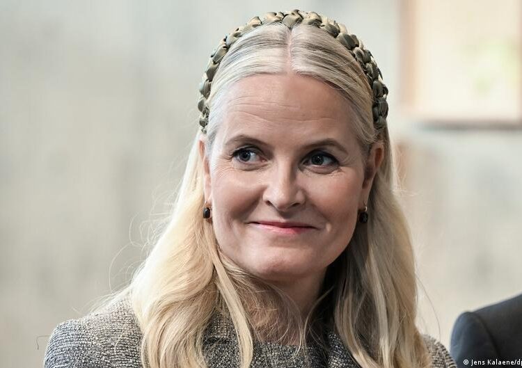 Norway crown princess apologizes to royals for Epstein ties
