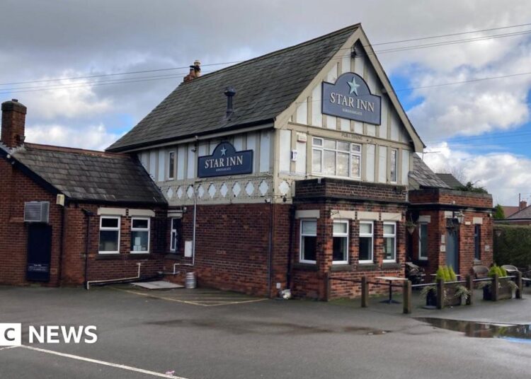 Residents object to plans for bar in Kirkhamgate pub beer garden