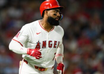 Right-handed hitting outfielders the Royals could still trade for