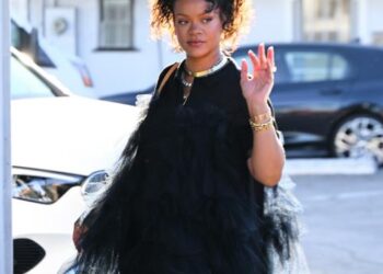 Rihanna teases new music with recording studio clip - Music News