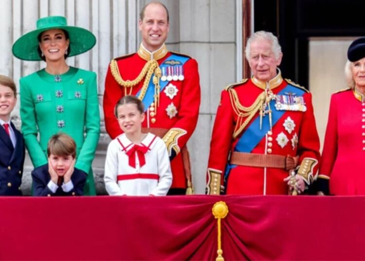 Royal Family cursty rules laid bare by American countess