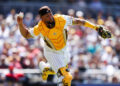 Royals agree to minor league deal with veteran catcher Elias Díaz