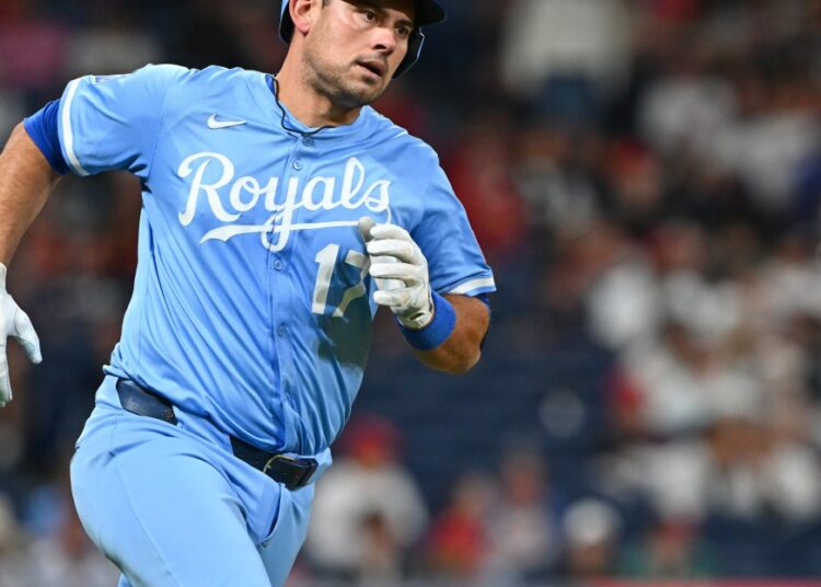 Royals bring back catcher Luke Maile on a minor league deal