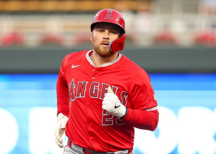 Royals sign infielder Brandon Drury to a minor league deal