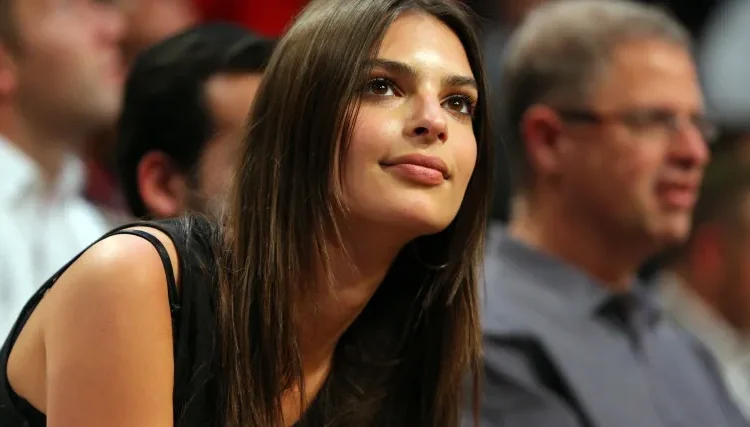 SI Swim alum Emily Ratajkowski scorches in a cleavage-baring sports bralette image