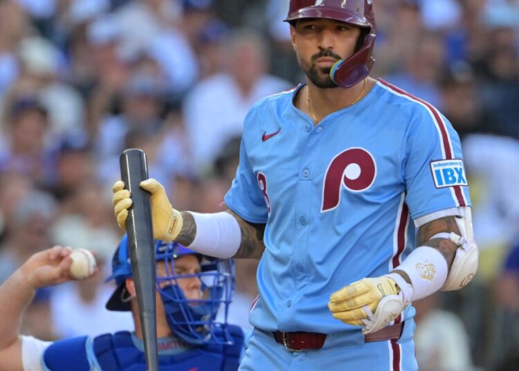 Should the Royals give Nick Castellanos opportunities to send a drive into deep left field?