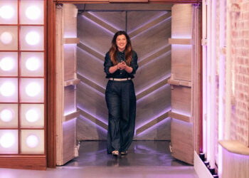 Kelly Clarkson on the set of the "KCS."