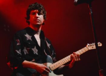 The Kooks singer Luke Pritchard reconnects with late dad in new music video - Music News