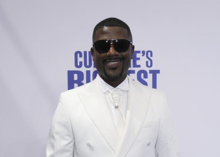 There may be a reason for Ray J's 'bloody' eyes in concert