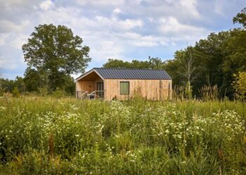 This cottage may look quaint, but it's a celebrity-darling resort.