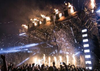 Tour Buzz, New Music Clues & Fan Theories