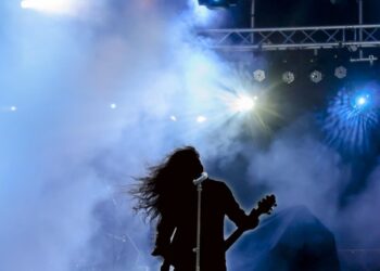 Tour Buzz, New Music & Fan Theories