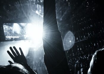 Tour Buzz, New Music Hints & Fan Chaos
