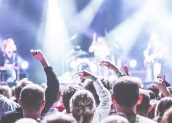 Tour Buzz, New Music Whispers & Fan Chaos