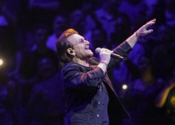 U2 returns with new songs and pays tribute to Renee Good