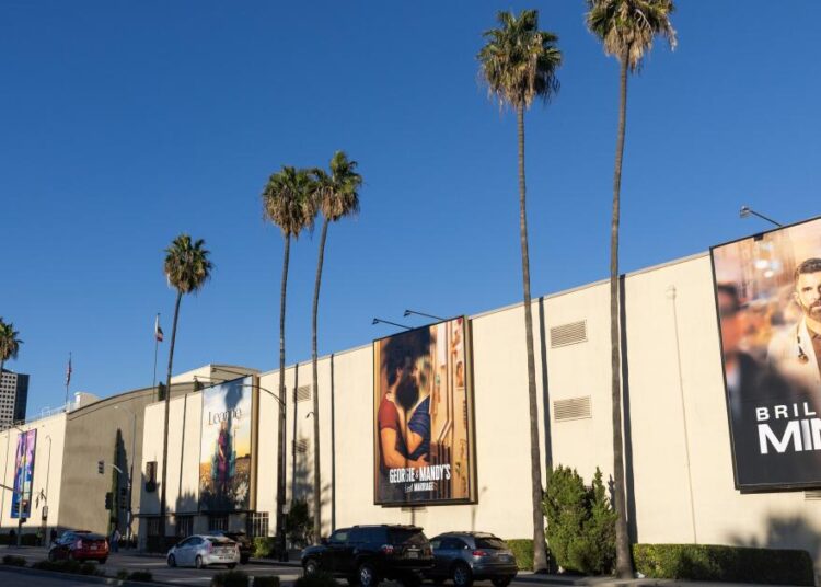 Warner Bros. reopens bidding process, allowing Paramount to make its case