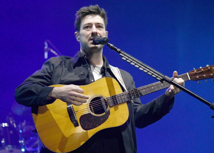Watch Mumford & Sons play tiny, last-minute “unplugged” show in New York