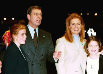 Dec. 6, 2000 - London, Great Britain - Â©STEVE FINN ALPHA/   M042775 06 12 00.PRINCESS BEATRICE, PRINCE ANDREW, SARAH FERGUSON (FERGIE) & PRINCESS EUGENIE.-''102 DALMATIONS'' MOVIE PREMIERE HELD AT THE ODEON CINEMA IN LEICESTER SQUARE, LONDON.(Credit Image: © Globe Photos/ZUMAPRESS.com)