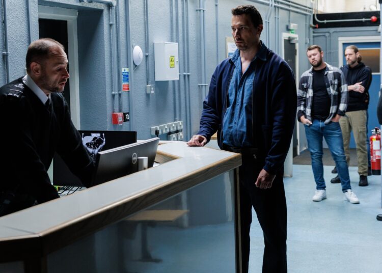 Prisoner Officer Barnes (JACK PIERCE) and Jack Hodgson (DAVID CAVES) in Silent Witness