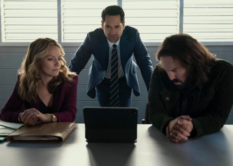 Becki Newton as Lorna Crane, Manuel Garcia-Rulfo as Mickey Haller, Angus Sampson as Denis "Cisco" Wojciechowski in episode 402 of The Lincoln Lawyer