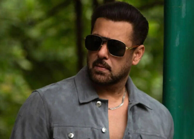 Why Are Celebrities Close To Salman Khan Receiving Threats From Bishnoi Gang? | Bollywood