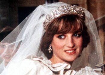 Princess Diana's tiara broke a major rule.MEGA
