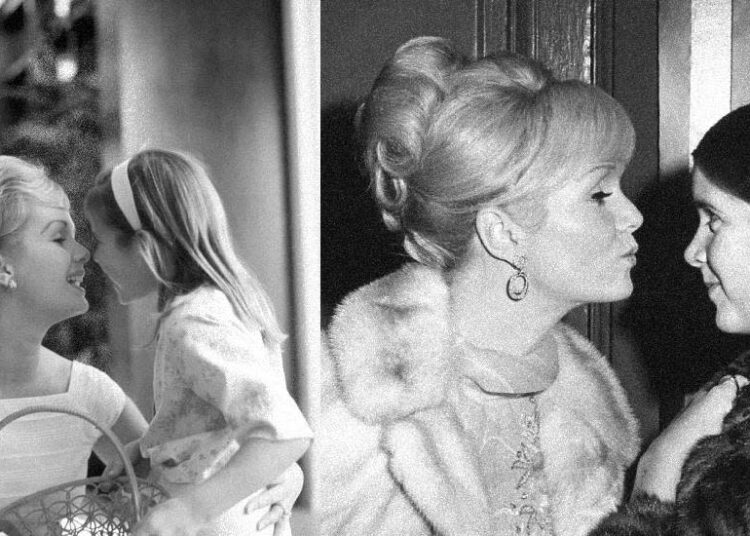 Debbie Reynolds and Carrie Fisher famous families mother daughter photo
