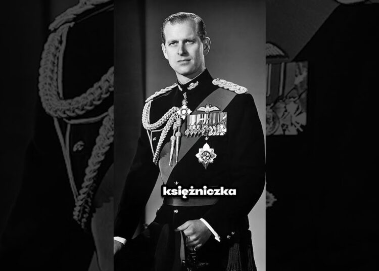 Dlaczego rodzina królewska zawsze podróżuje z czarnym strojem? 👑 | #KrolowaElzbietaII #Royal #shorts