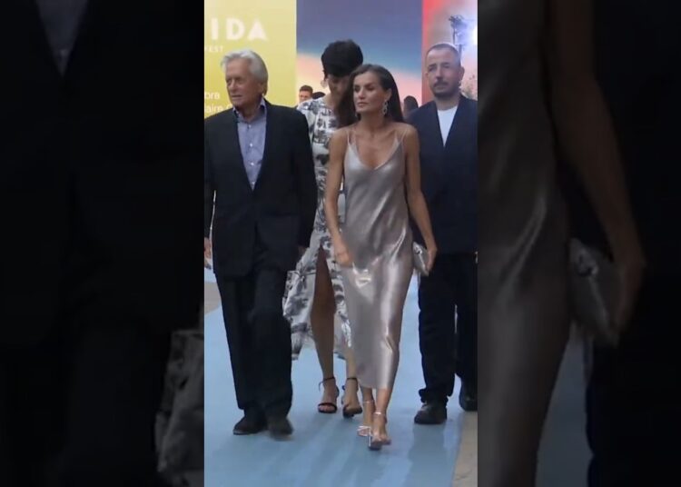 🌟 Queen Letizia of Spain meets Michael ❣️ #celebrity #michaeldouglas #shorts