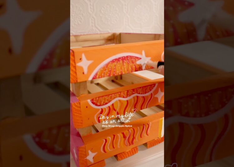 Day in my life as an artist! Let’s paint bikini box orders! 🌺🎨🌞 #etsy #artist #paint #bikinibox