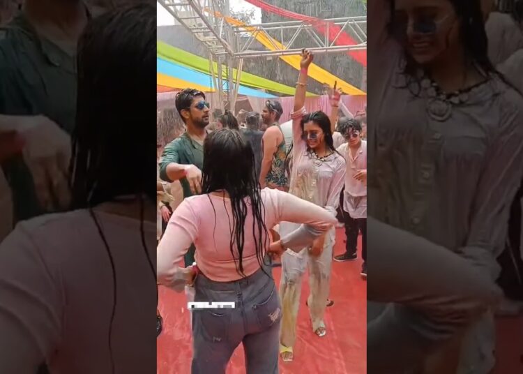 Celebrity enjoying HOLI 🔫| #sreeleela #tamannaahbhatia #bollywood #shorts #shortsfeed