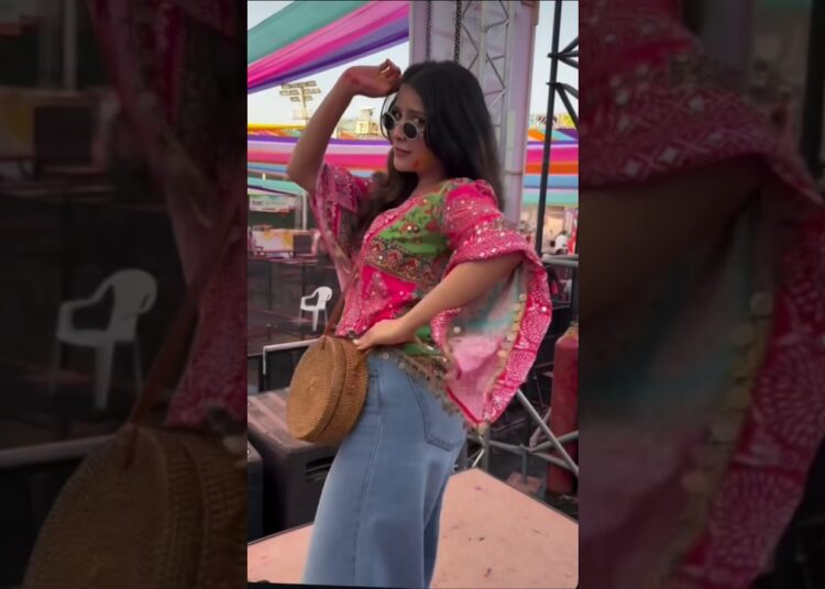 Khanzadi’s Holi look completely outshined every other TV celebrity#viralshorts