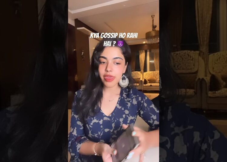 Kya gossip ho rahi hai ? 🤐