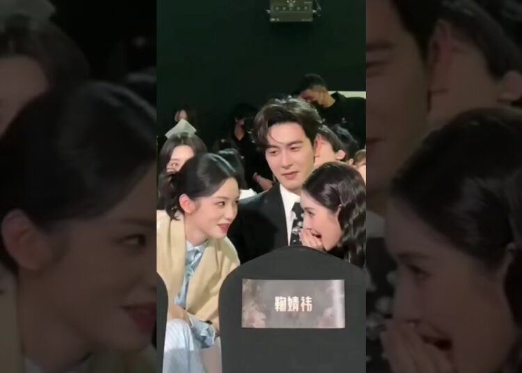 Chen Xing Xu Again Stuck Between Two Gossip Lady. #chenxingxu #wangyuwen #zhouye #shorts.