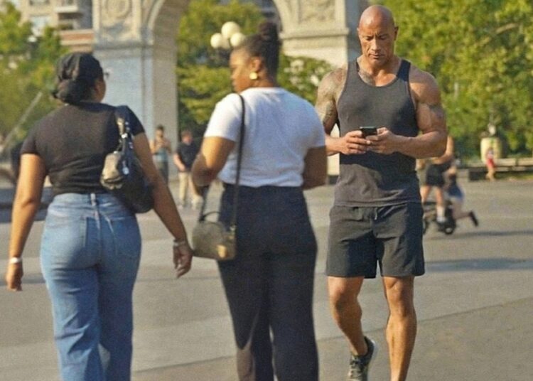 Celebrities Going Completely Unrecognized in Public!