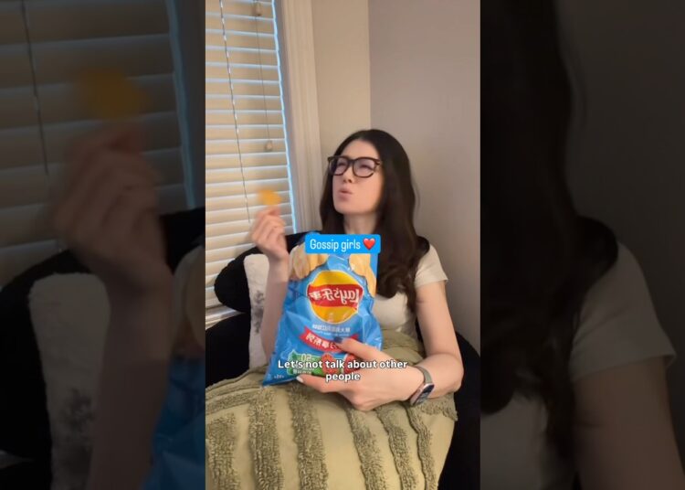Gossip girls time! 😝No gossip =no snacks 🤪😅 #funnyvideo #comedy  #gossip #humor