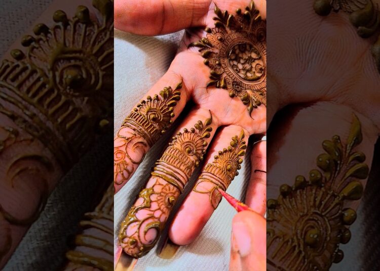 🌸🍃 #henna#mehndi#creativehenna#hennadesigns#hennaart#hennatattoodesign#artwork#artist#foryou