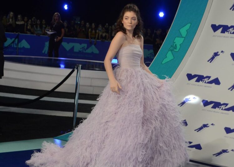 A Decade Later, Lorde’s Breakout Hit ‘Royals’ Hits 1 Billion YouTube Views