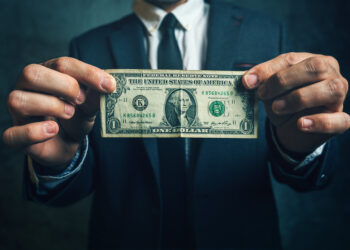 AMC Entertainment (AMC) Dips More Than Broader Market: What You Should Know