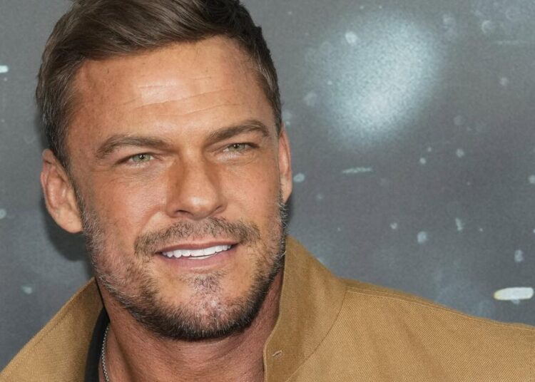 Alan Ritchson of 'Reacher' caught on video punching neighbor